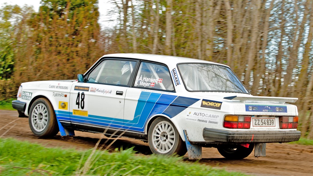 Kurt Mejer, Horsens og Vagn Åge Hansen, Vejle igennem mudderhuller i Cimbern Rallye 2017
(Foto: Rallypics.dk)